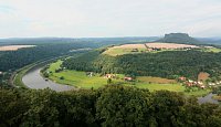 Pevnost Koenigstein - pohled na Labe a  stolovou horu Lilienstein