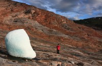 Sněhová koulička spadená z ledovce  Svartisen