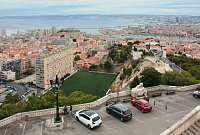 Marseille - pohled na město  z  Basilique Notre-Dame de la Garde