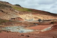 Seltún Krúsavík - bahenní jezírka se  sirnými výpary  - Reykjanes  (JZ výběžk Islandu)