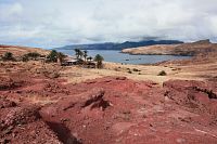 Ponta de São Lourenço - nejvýchodnější bod Madeiry. Pod palmami Casa do Sardinha. Machico - Caniçal, Portugalsko
