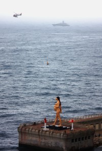 bouřkové Monaco - obrovská socha  ženy