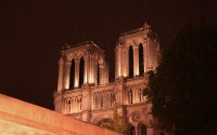 Uplakaná  katedrála Notre  Dame  - 
