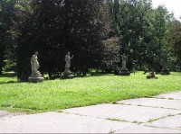 Paskov - tvrz: Paskov - tvrz - sochy v parku