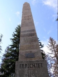 pomník A. Stiftera: pomník A. Stiftera poblíž vrcholu
