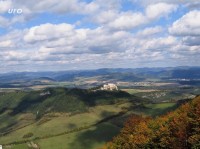 výhled na Lietavský hrad a Beskydy - Skalky