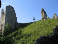 kaple a zbytky horního hradu na Sklabině
