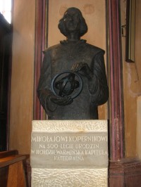 Busta M. Koperníka k výročí 500 let počátku jeho působení ve Fromborku