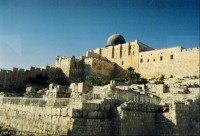 Jeruzalém 2: hradby města - tmavá kupole mešity El Aksá
