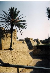 Cesarea: hradba křižácké pevnosti