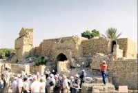 Cesarea - vstupní část pevnosti: když přijeli znavení křižáci do pevnosti, tady je zaparkovali u žlabu a sundali z koně