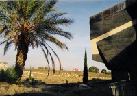 Kafarnaum - moderní: moderní chrám vystavený přímo nad domem, kde žil sv. Petr, abyste o nich nepřišli, má skleněnou podlahu