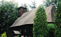 Žárová: původní dřevěný kostel obklopený půvabným hřbitůvkem