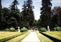 Buchlovice: pohled ze zámku do zahrady