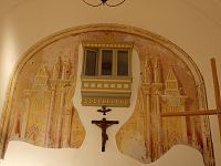Detail frezky nad strohým oltářem