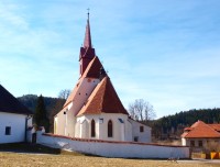 Detail hřbitovního kostela v Zátoni, okres Český Krumlov