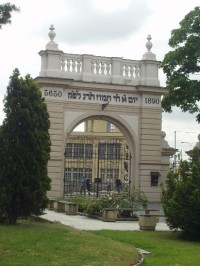 Nový židovský hřbitov-vstupní brána