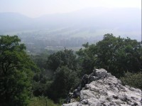 Výhled: Pohled z Vaňkova kamene, v oparu Kopřivnice