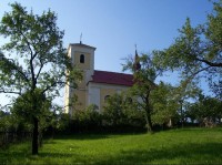 Kostel: Barokní kostel sv. Jiří z 18. století