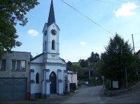 Kostel, zbrojnice: Pohled na propojení kostela s požární zbrojnicí