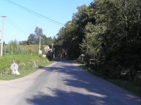 Cesta: Pohled od rozcestníku směrem na Budišov, Bučina