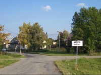 Gručovice: Křižovatka v obci, cedule u vjezdu
