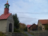 Ohrada: Pohled na obec, vlevo kaplička