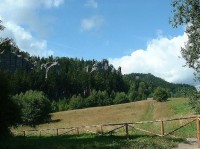Adršpach - pohled od Ozvěny: Pohled o Ozvěny - východ prohlídkového skalního okruku 