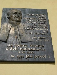 Pamětní deska - návštěva papeže Jana Pavla II. (3.7.1995)