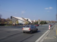 silniční průtah městem - most přes Ostravici - v pozadí sportovní hala, památník osvobození, Frýdek