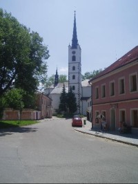 kostel pod náměstím