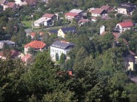 Chlebovice-pohled na školu z rozhledny, zoom