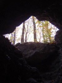 výhled ze zadní části jeskyně