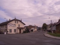 křižovatka u zastávky autobusu