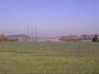 pohled z Osady na Olešnou, za hrází vlevo kopec Štandl