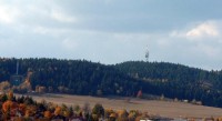Harusův kopec: Vlevo skokanský areál Šibenice
