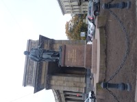Petrohrad -pomníky před Kazaňským chrámem