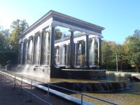 Petěrhof, Dolní park, Lví fontána