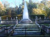 Petěrhof, Dolní park, Pyramidová fontána