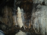 V jeskyni 3