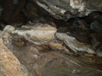 V jeskyni 4