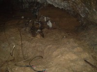 V jeskyni 6