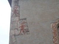 Čertíci na kostelní zdi