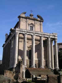 Řím - Chrám Antonia a Faustiny a kostel San Lorenzo