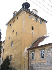 Zámek Košátky: Věž původní tvrze s renesanční přístavbou