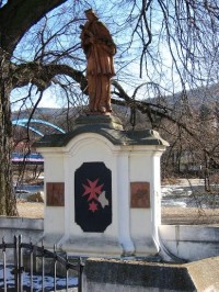 Socha sv. Jana Nepomuckého (z pálené hlíny) před zámkem: Zámek Dobřichovice