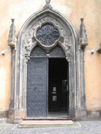 Kostel Narození Panny Marie: Hlavní portál kostela