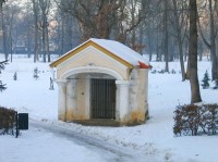 Kaplička sv. Jana Nepomuckého v zámeckém parku: Kaplička sv. Jana Nepomuckého v zámeckém parku