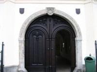 Hlavní portál: Vstup do zámku z náměstí
