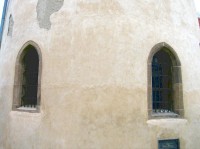 Rotunda sv.Petra a Pavla: Původní románsko-gotická okna
